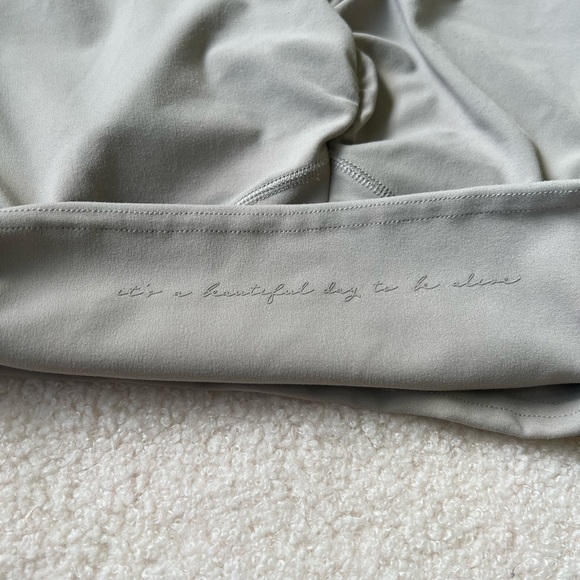 Whitney Simmons M Beige athletic shorts Gymshark - Picture 2 of 4